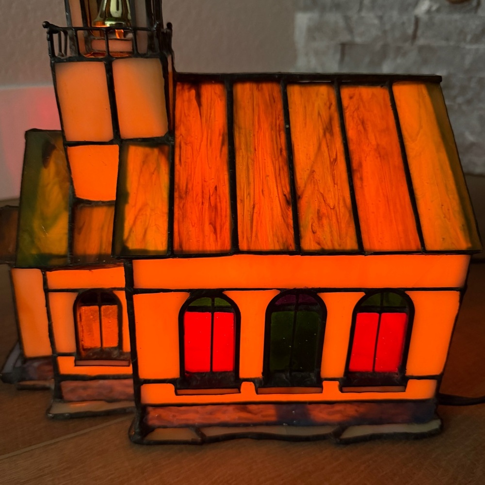 Tiffany Style Church Lamp Multi Stained Glass Table Light Vintage Collectible - Picture 6 of 13